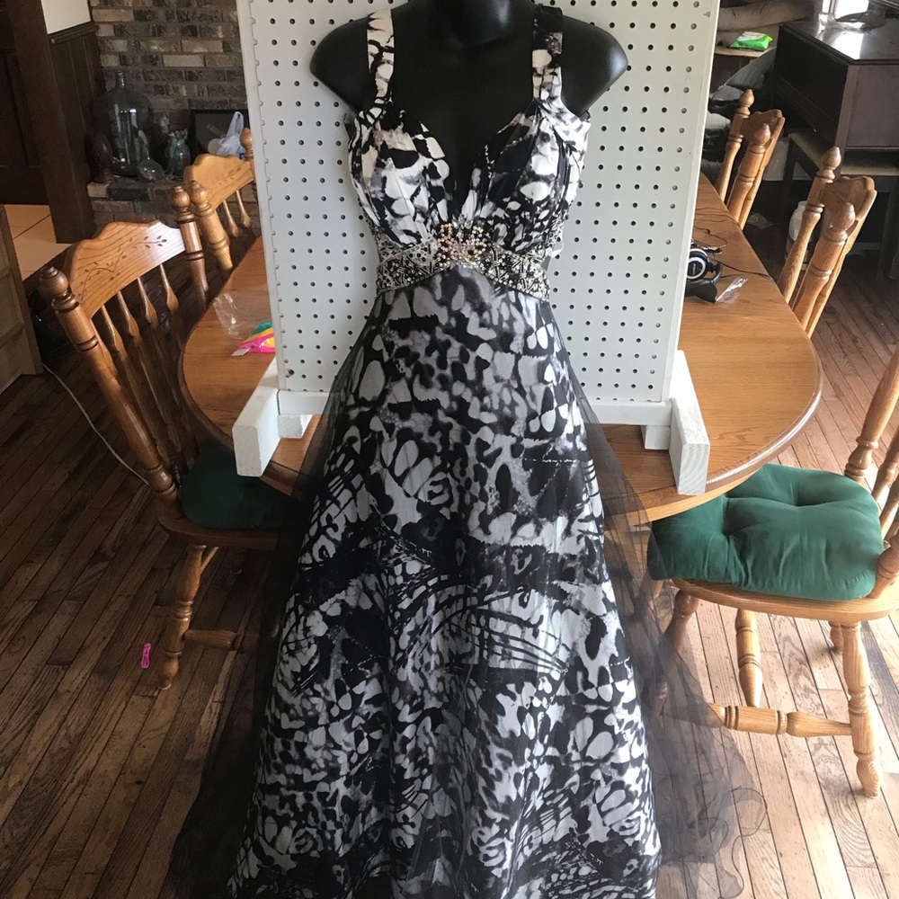 Black and white formal dress size 13/14